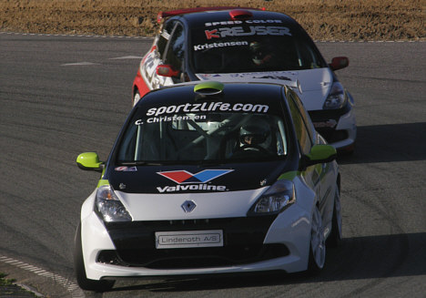 Claus Christensen havde hele weekenden bakspejlene fyldt op med Jacob Kristensen's Clio!